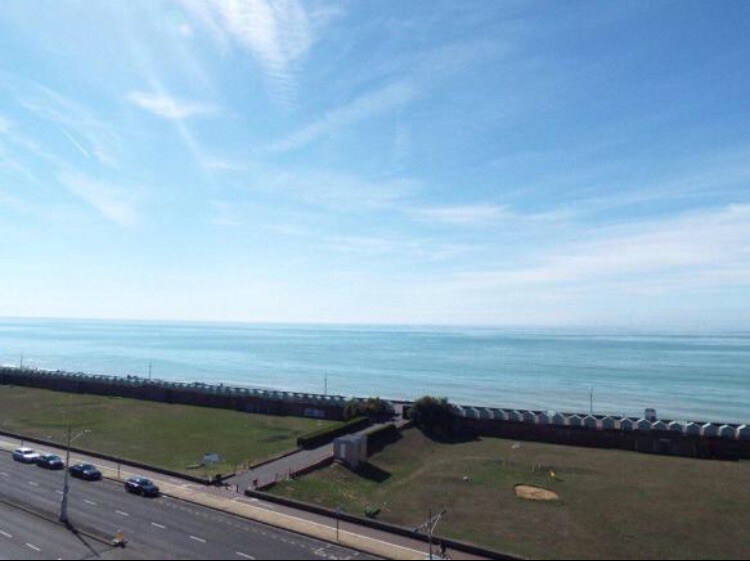 Vue panoramique sur la mer-Brighton pour les couples/c�libataires