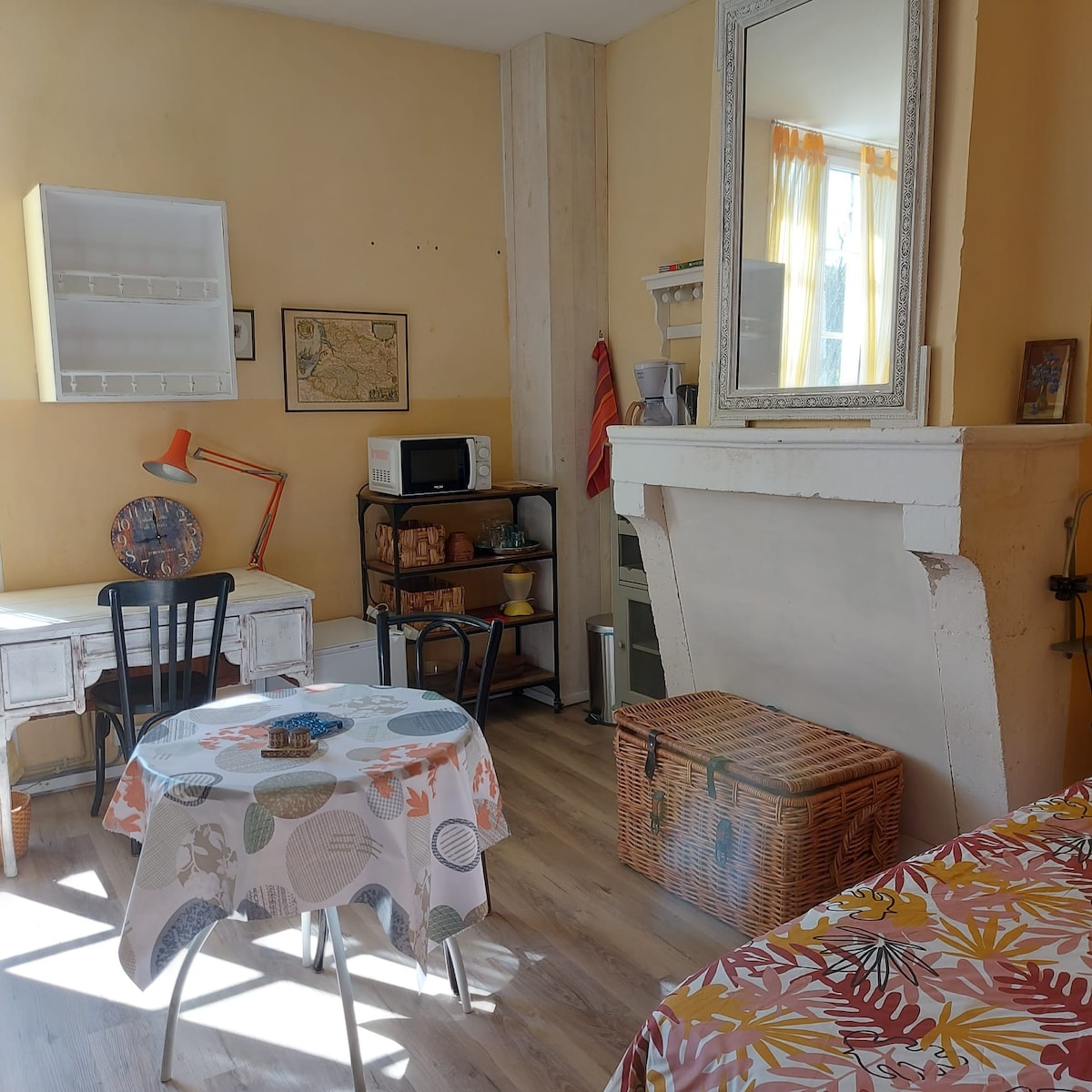 Chambre indépendante dans maison familiale