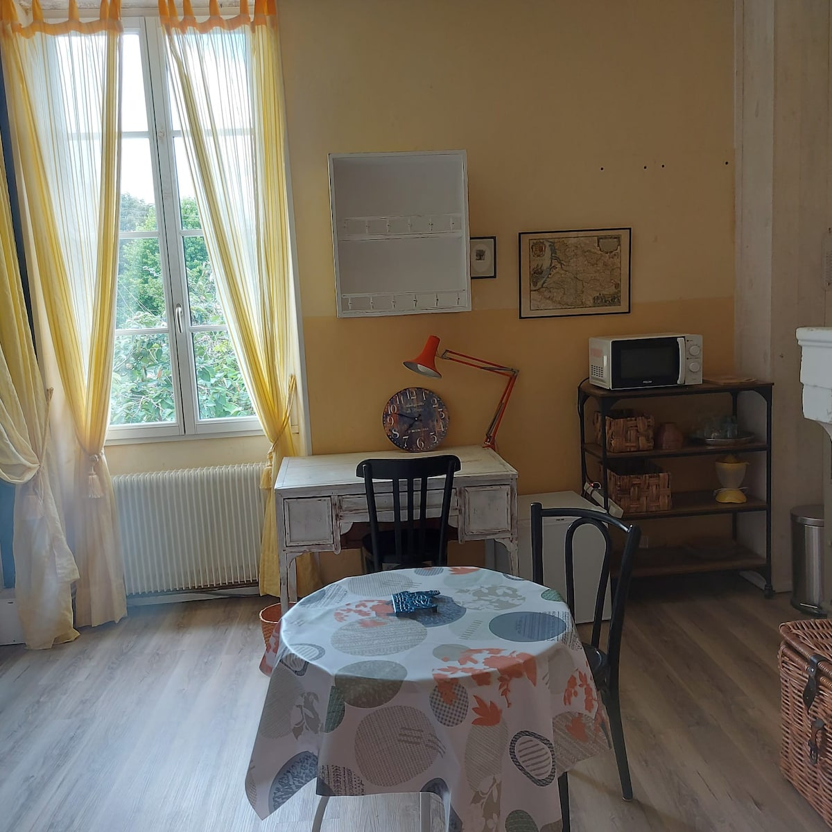 Chambre indépendante dans maison familiale