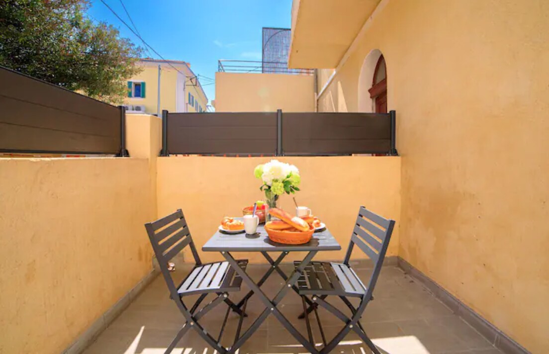 Superbe studio avec terrasse près du centre