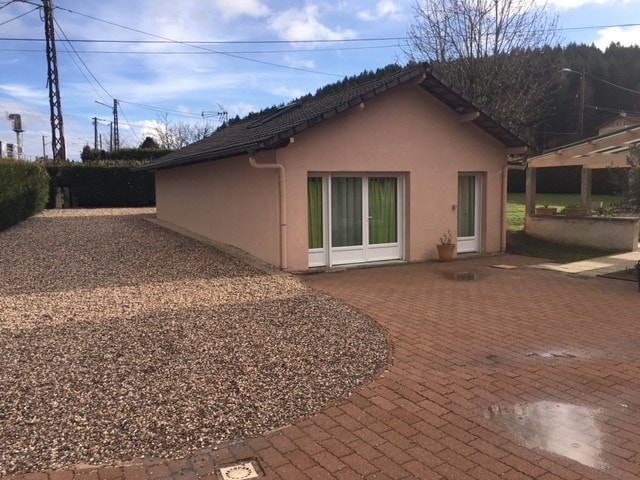 Petite maison avec terrasse à Epinal